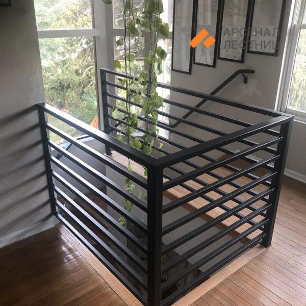 Лестница под обшивку деревом с минималистичными перилами