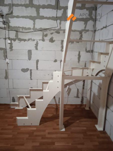 Лестница на металлической тетиве
