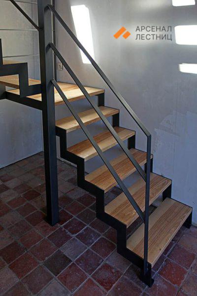 Лестница с минималистичными перилами