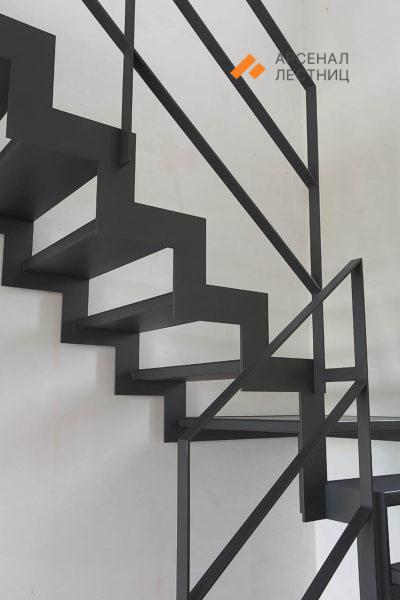 Лестница с минималистичными перилами