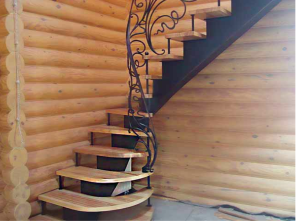 Лестница на монокосоуре с коваными перилами